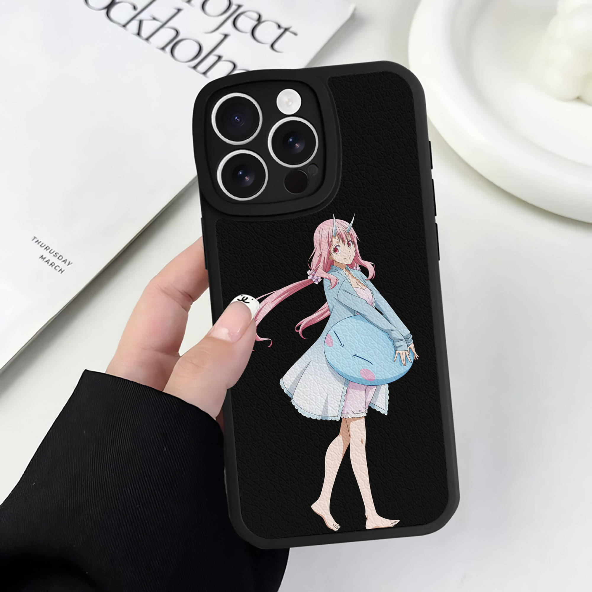 （画像用） 転スラ Regarding Reincarnated to Slime 【iPhone 16シリーズ対応】シリコンスマホケース（レザー調） 材質：シリコン